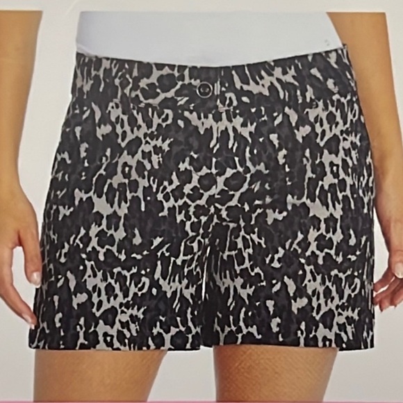 Isaac Mizrahi Distressed Leopard Print Structured Shorts in Black & Gray Size 12 - Picture 2 of 13